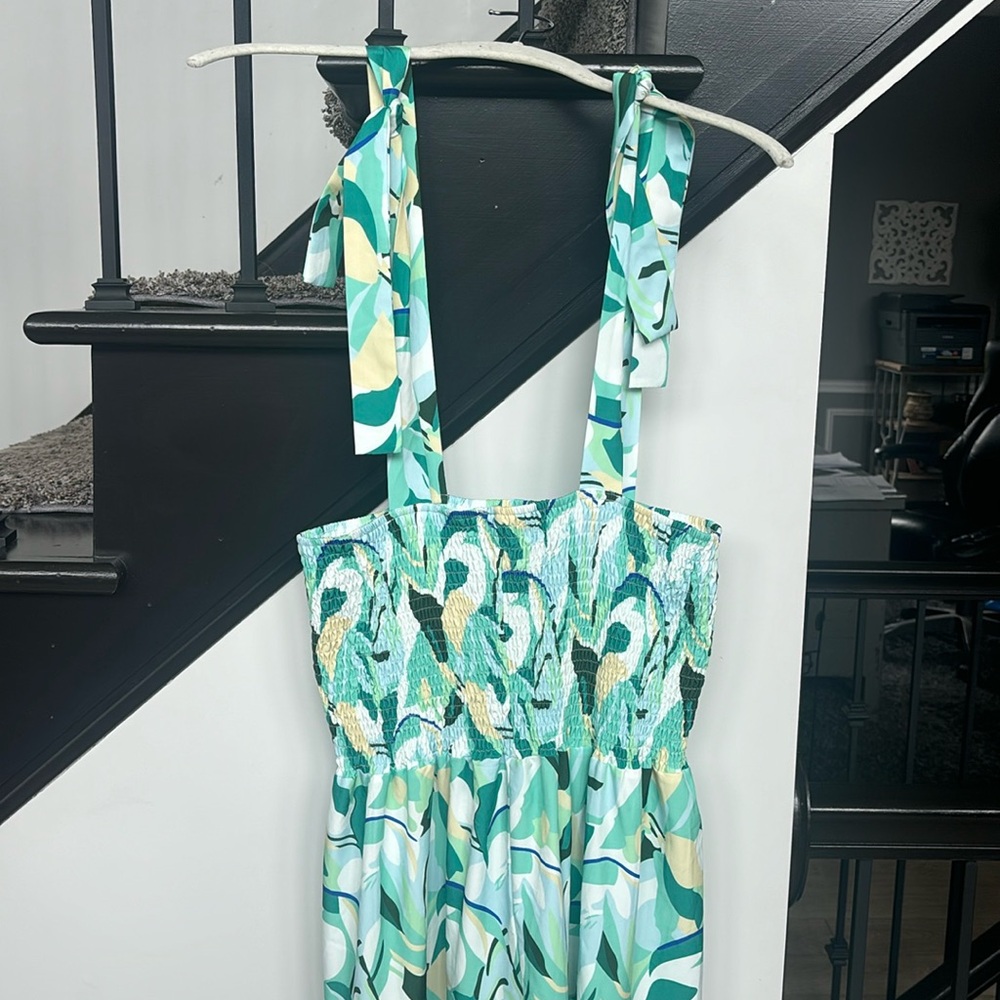 Beautiful summer dress with colors of green cream and yellow. Womens XL